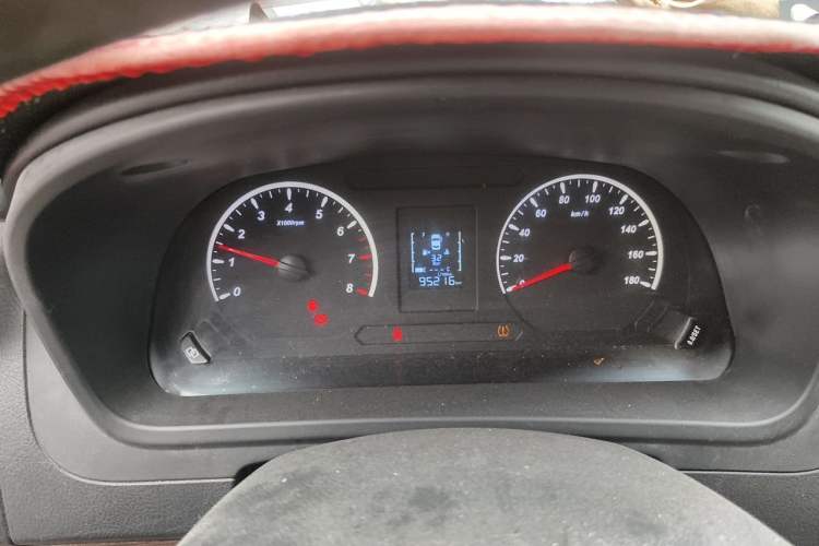 Used FORTHING Lingzhi PLUS 2021 2.0L Manual Luxury 7-Seater Odometer Close Up