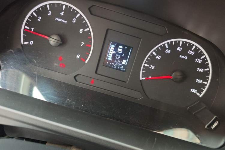 Used FORTHING Lingzhi PLUS 2021 2.0L Manual Luxury 7-Seater Odometer Close Up