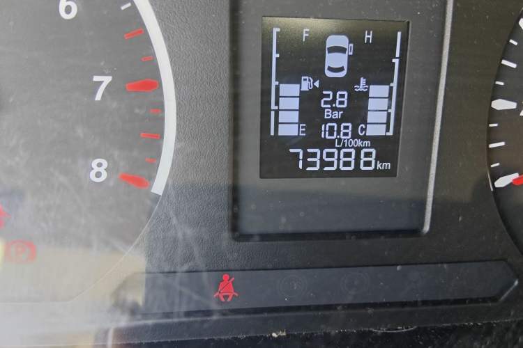 Used FORTHING Lingzhi PLUS 2021 Travel Edition 2.0L Manual Luxury 7-Seater Odometer Close Up