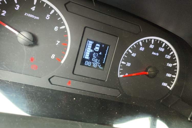 Used FORTHING Lingzhi PLUS 2021 2.0L Manual Luxury 7-Seater Odometer Close Up