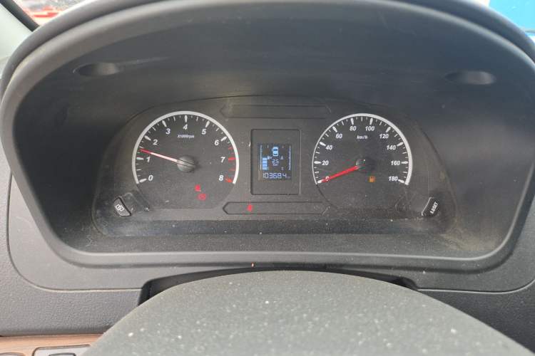 Used FORTHING Lingzhi PLUS 2021 2.0L Manual Comfort Model CNG 7-Seater Odometer Close Up