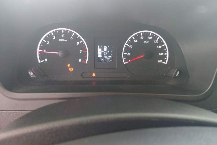 Used FORTHING Lingzhi PLUS 2021 2.0L Manual Luxury 7-Seater Odometer Close Up