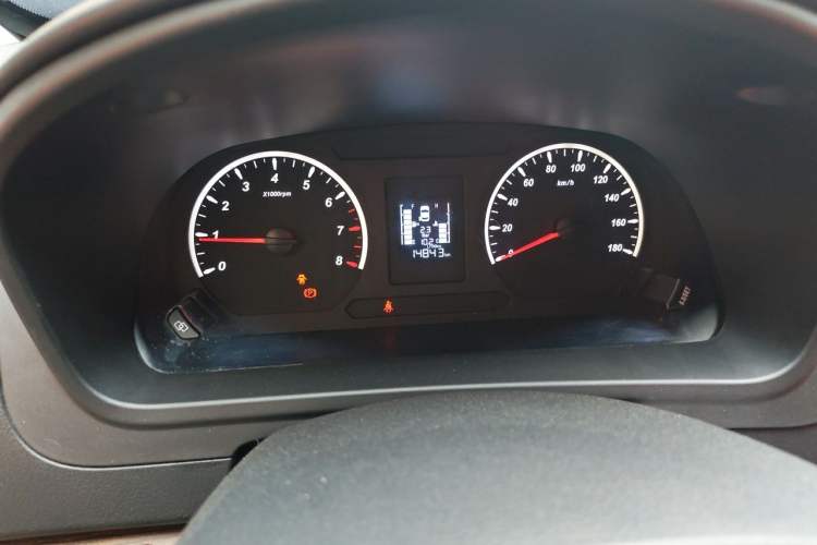 Used FORTHING Lingzhi PLUS 2021 2.0L Manual Luxury 7-Seater Odometer Close Up