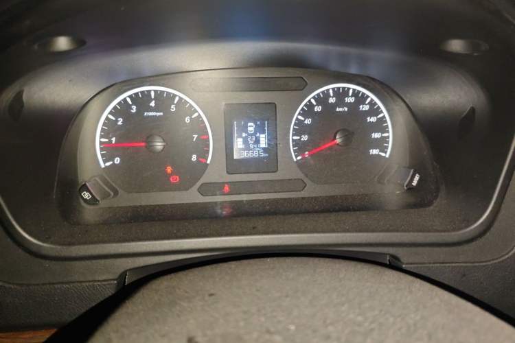 Used FORTHING Lingzhi PLUS 2021 2.0L Manual Luxury 7-Seater Odometer Close Up