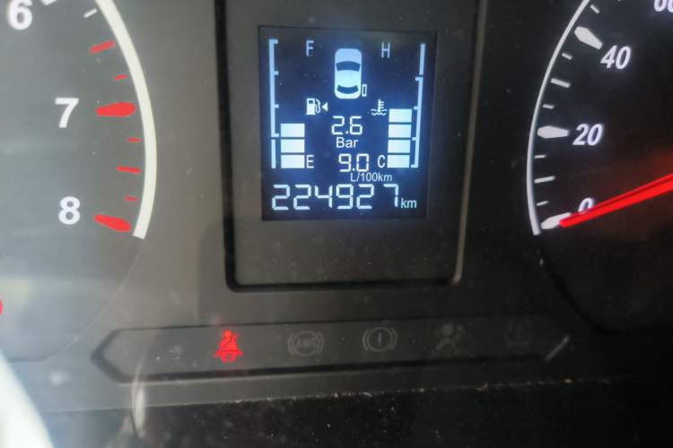 Used FORTHING Lingzhi PLUS 2021 2.0L Manual Luxury 9-Seater Odometer Close Up