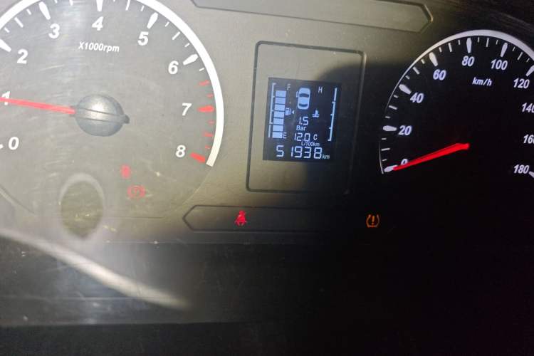 Used FORTHING Lingzhi PLUS 2021 Travel Edition 2.0L Manual Luxury 7-Seater Odometer Close Up
