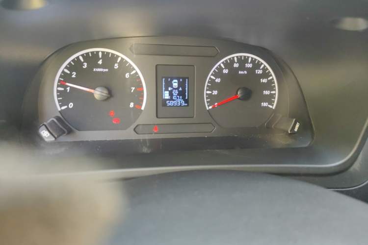 Used FORTHING Lingzhi PLUS 2021 2.0L Manual Luxury 7-Seater Odometer Close Up