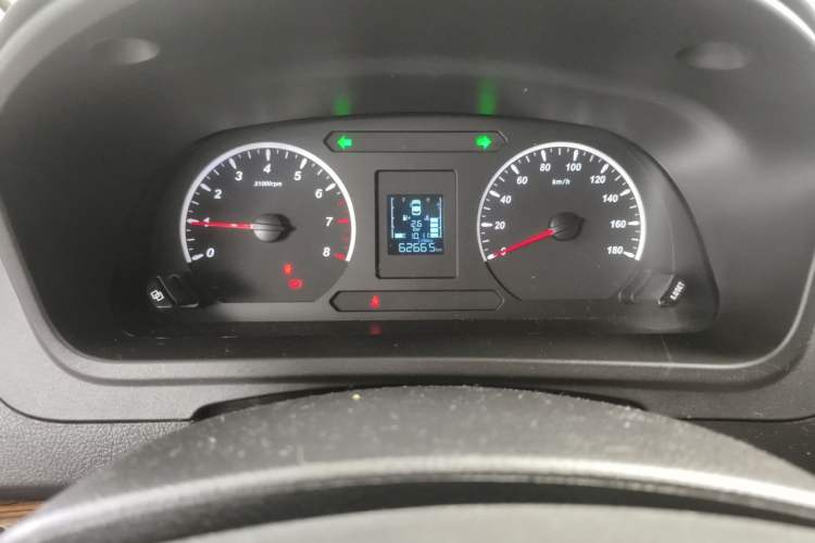 Used FORTHING Lingzhi PLUS 2021 Travel Edition 2.0L Manual Luxury 7-Seater Odometer Close Up