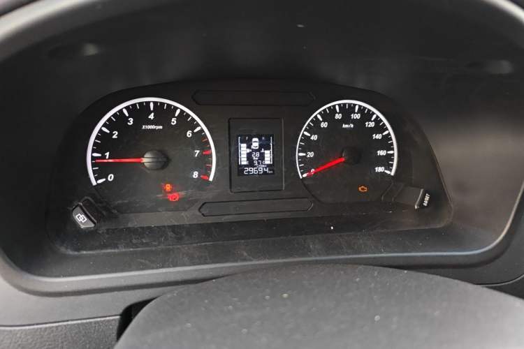 Used FORTHING Lingzhi PLUS 2021 Travel Edition 2.0L Manual Comfort Version 7 Seats Odometer Close Up
