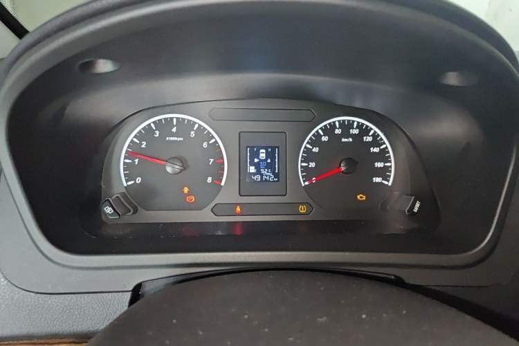 Used FORTHING Lingzhi PLUS 2021 2.0L Manual Comfort Version 7 Seats Odometer Close Up