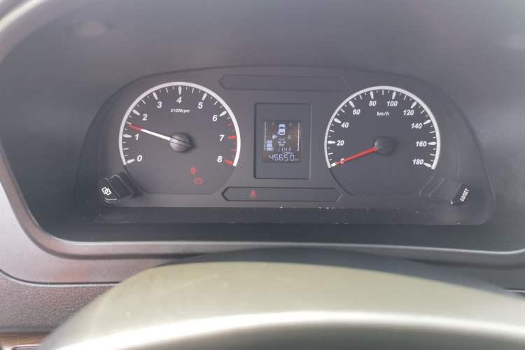 Used FORTHING Lingzhi PLUS 2021 2.0L Manual Luxury 9-Seater Odometer Close Up