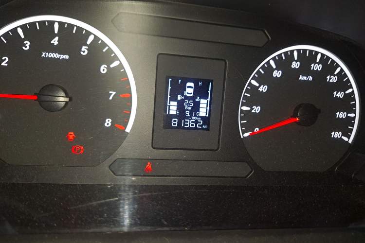 Used FORTHING Lingzhi PLUS 2021 2.0L Manual Luxury 7-Seater Odometer Close Up