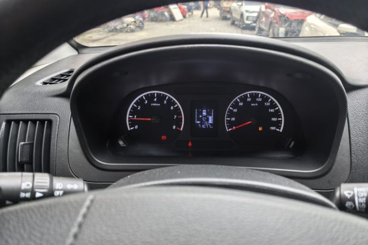 Used FORTHING Lingzhi PLUS 2021 Travel Edition 2.0L Manual Luxury 7-Seater Odometer Close Up