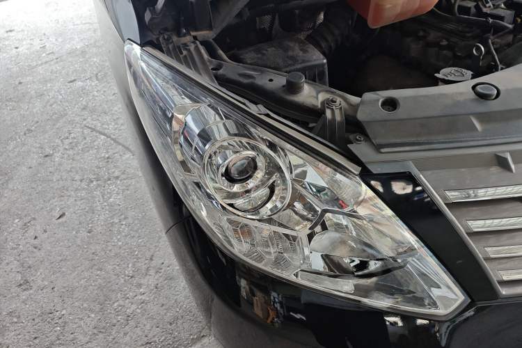 Used FORTHING Lingzhi PLUS 2021 Travel Edition 2.0L Manual Luxury 7-Seater Right Front Headlight