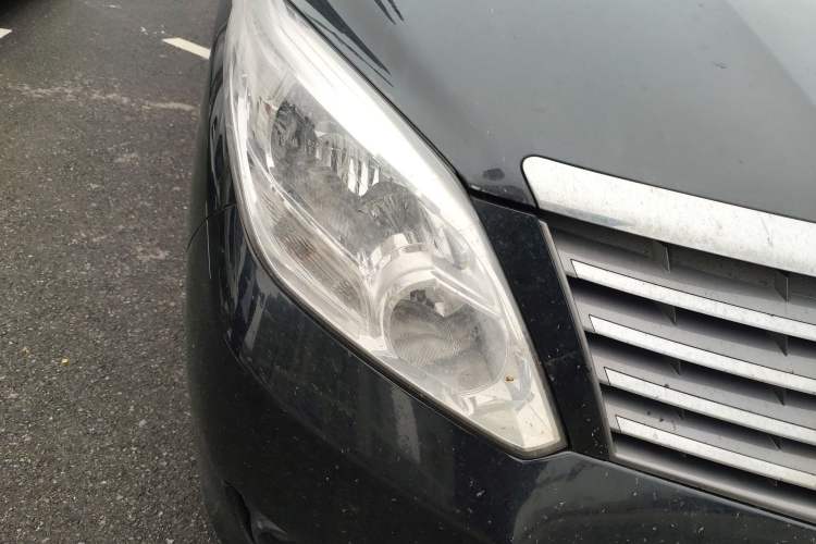Used FORTHING Lingzhi PLUS 2021 2.0L Manual Comfort Model CNG 7-Seater Right Front Headlight