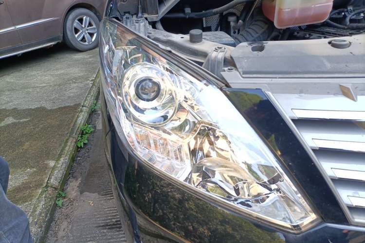 Used FORTHING Lingzhi PLUS 2021 2.0L Manual Luxury 7-Seater Right Front Headlight