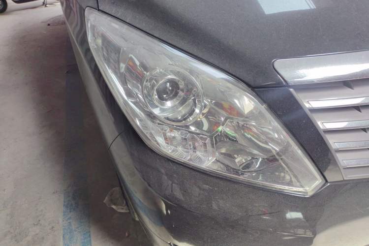 Used FORTHING Lingzhi PLUS 2021 2.0L Manual Luxury 7-Seater Right Front Headlight