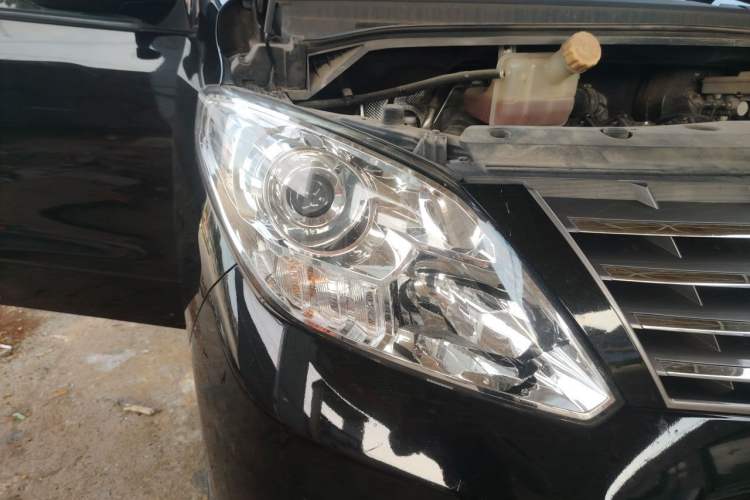 Used FORTHING Lingzhi PLUS 2021 Travel Edition 2.0L Manual Luxury Version 9 Seats Right Front Headlight