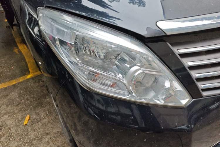 Used FORTHING Lingzhi PLUS 2021 2.0L Manual Comfort Version 7 Seats Right Front Headlight