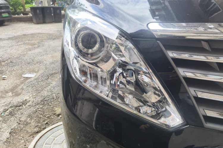 Used FORTHING Lingzhi PLUS 2021 Travel Edition 2.0L Manual Luxury 7-Seater Right Front Headlight
