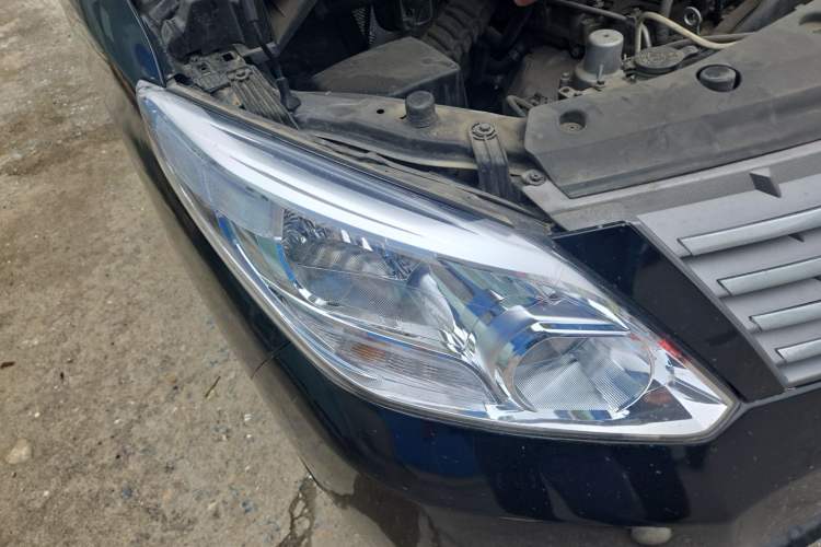 Used FORTHING Lingzhi PLUS 2021 2.0L Manual Comfort Model CNG 7-Seater Right Front Headlight