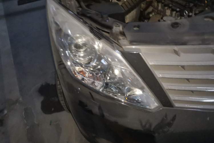 Used FORTHING Lingzhi PLUS 2021 2.0L Manual Luxury 7-Seater Right Front Headlight