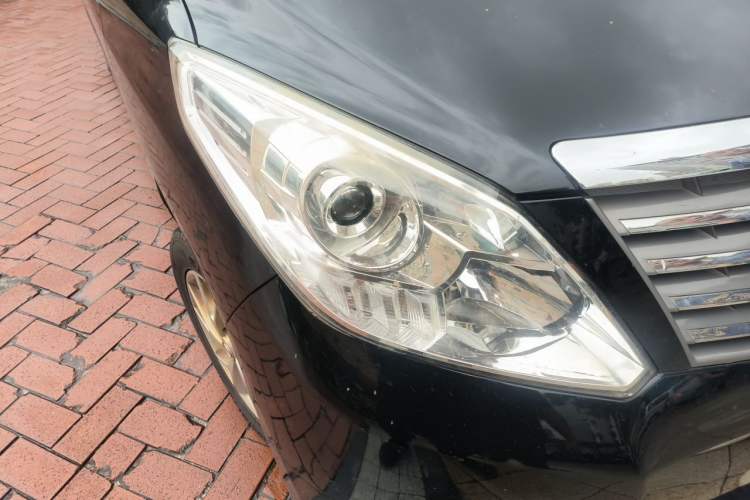 Used FORTHING Lingzhi PLUS 2021 2.0L Manual Luxury 9-Seater Right Front Headlight