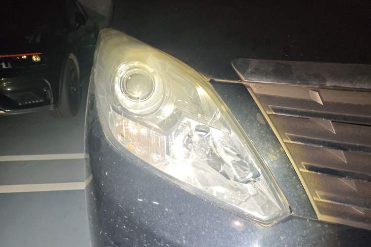 Used FORTHING Lingzhi PLUS 2021 Travel Edition 2.0L Manual Luxury 7-Seater Right Front Headlight