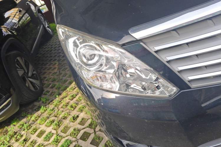 Used FORTHING Lingzhi PLUS 2021 2.0L Manual Luxury 7-Seater Right Front Headlight