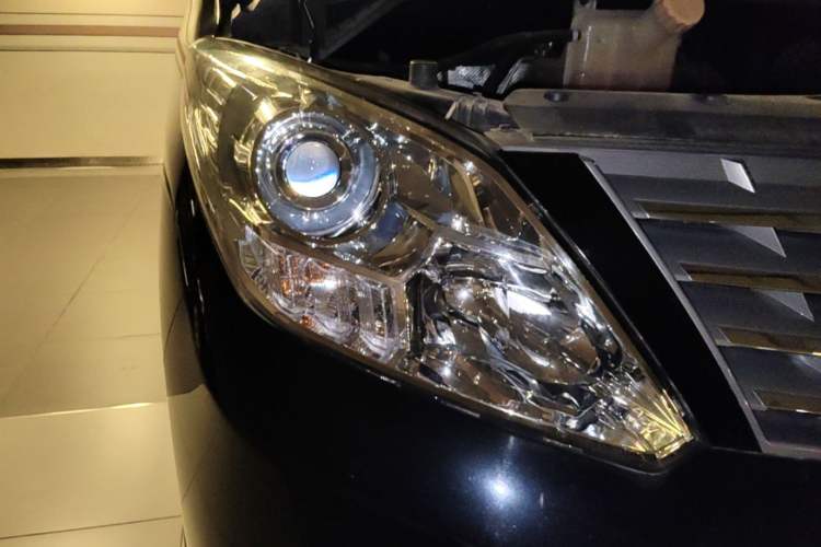 Used FORTHING Lingzhi PLUS 2021 2.0L Manual Luxury 7-Seater Right Front Headlight
