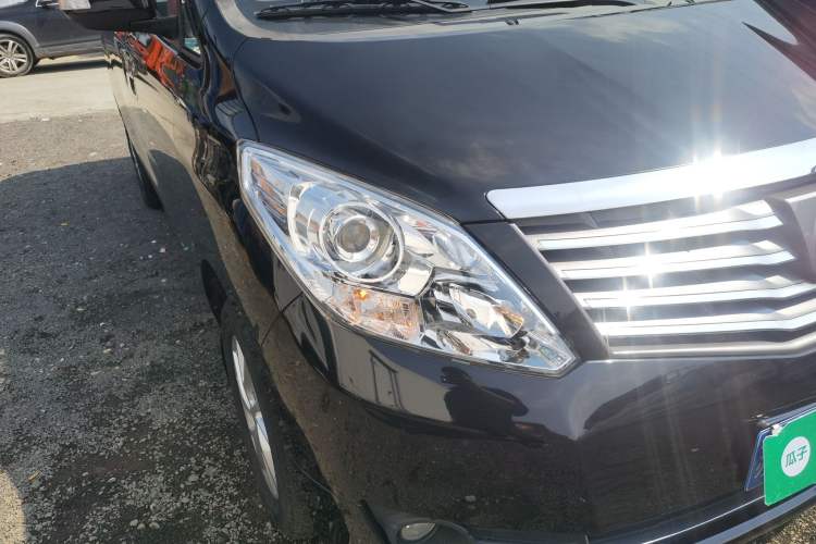 Used FORTHING Lingzhi PLUS 2021 2.0L Manual Luxury 9-Seater Right Front Headlight