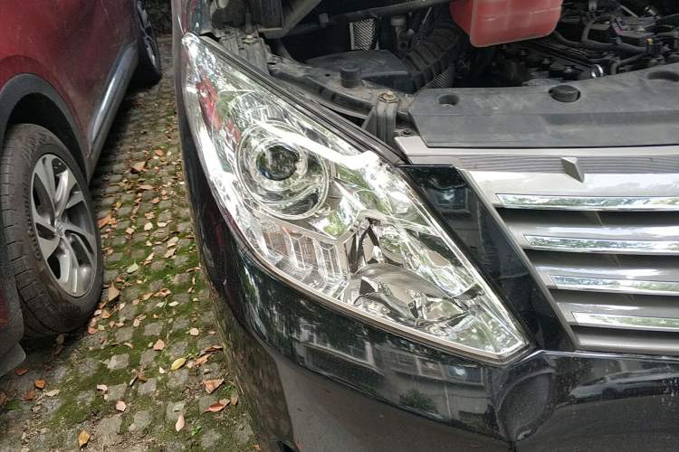 Used FORTHING Lingzhi PLUS 2021 2.0L Manual Luxury 7-Seater Right Front Headlight