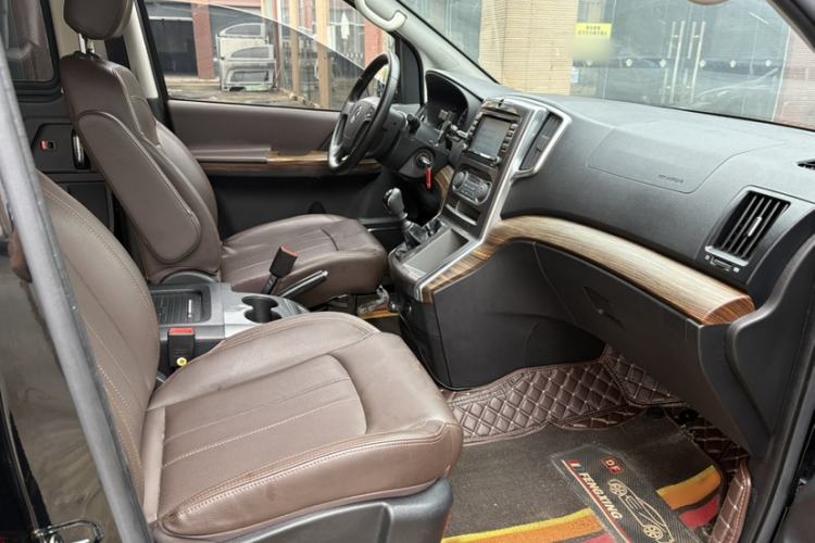 Used FORTHING Lingzhi PLUS 2021 2.0L Manual Luxury 7-Seater Right Front Seat