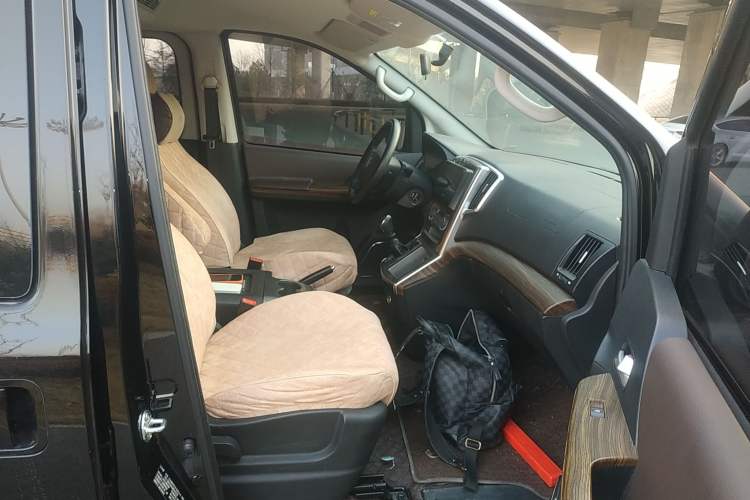 Used FORTHING Lingzhi PLUS 2021 2.0L Manual Comfort Version 7 Seats Right Front Seat