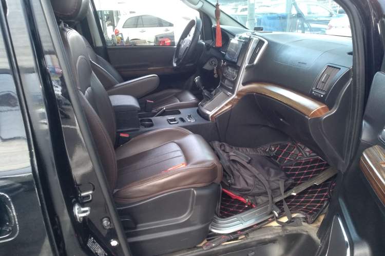 Used FORTHING Lingzhi PLUS 2021 2.0L Manual Luxury 7-Seater Right Front Seat
