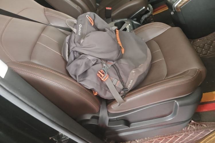 Used FORTHING Lingzhi PLUS 2021 2.0L Manual Luxury 7-Seater Right Front Seat