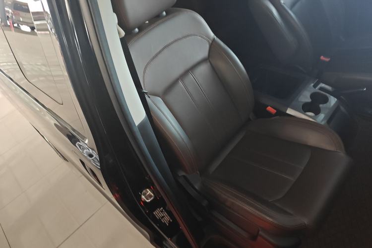 Used FORTHING Lingzhi PLUS 2021 2.0L Manual Luxury 7-Seater Right Front Seat