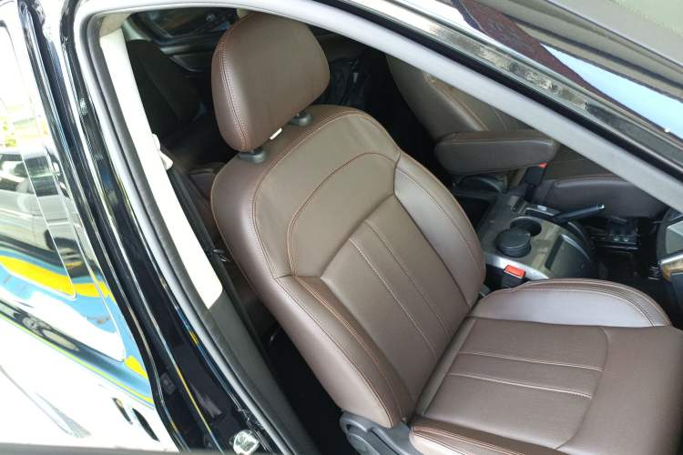 Used FORTHING Lingzhi PLUS 2021 2.0L Manual Luxury 7-Seater Right Front Seat