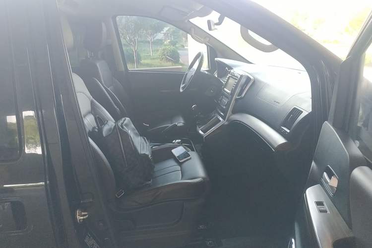Used FORTHING Lingzhi PLUS 2021 Travel Edition 2.0L Manual Luxury 7-Seater Right Front Seat