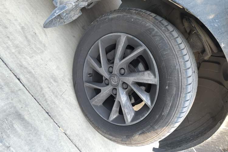 Used FORTHING Lingzhi PLUS 2021 2.0L Manual Luxury 7-Seater Right Front Wheel Hub