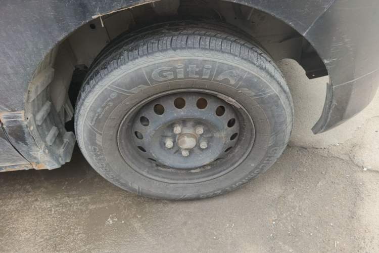 Used FORTHING Lingzhi PLUS 2021 Travel Edition 2.0L Manual Comfort Version 9 Seats Right Front Wheel Hub