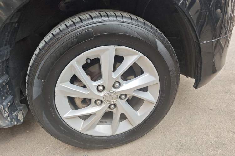 Used FORTHING Lingzhi PLUS 2021 2.0L Manual Luxury 7-Seater Right Front Wheel Hub