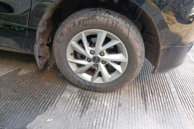 Used FORTHING Lingzhi PLUS 2021 2.0L Manual Luxury 7-Seater Right Front Wheel Hub