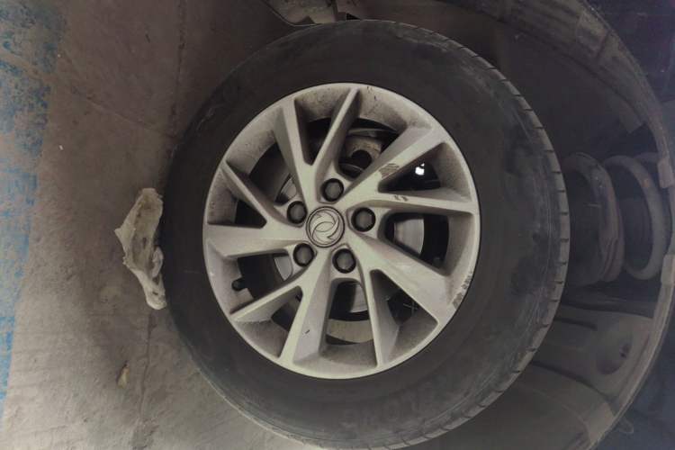 Used FORTHING Lingzhi PLUS 2021 2.0L Manual Luxury 7-Seater Right Front Wheel Hub