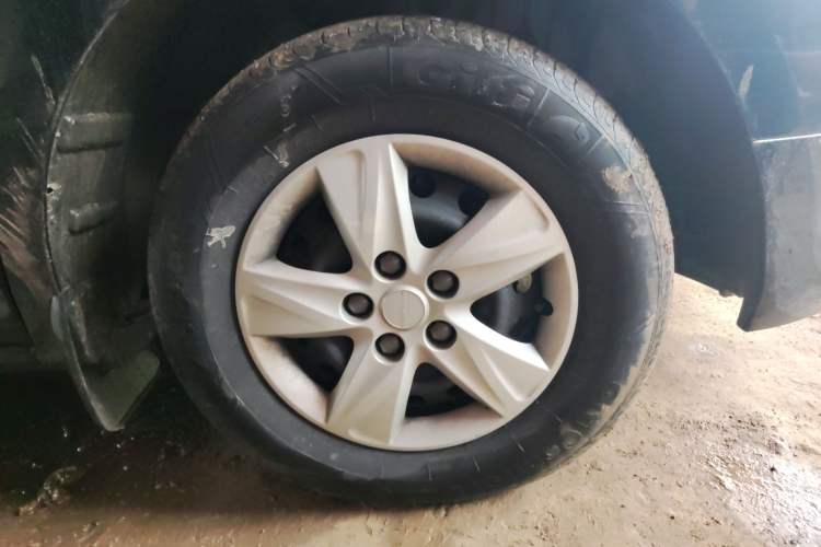 Used FORTHING Lingzhi PLUS 2021 2.0L Manual Comfort Version 7 Seats Right Front Wheel Hub