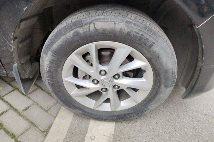 Used FORTHING Lingzhi PLUS 2021 2.0L Manual Luxury 7-Seater Right Front Wheel Hub