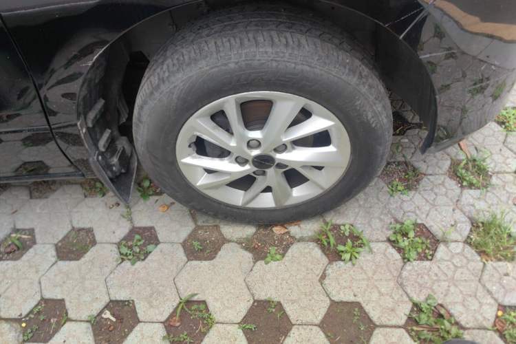 Used FORTHING Lingzhi PLUS 2021 2.0L Manual Luxury 7-Seater Right Front Wheel Hub