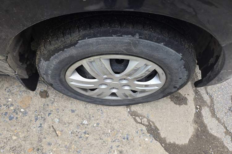 Used FORTHING Lingzhi PLUS 2021 2.0L Manual Comfort Model CNG 7-Seater Right Front Wheel Hub