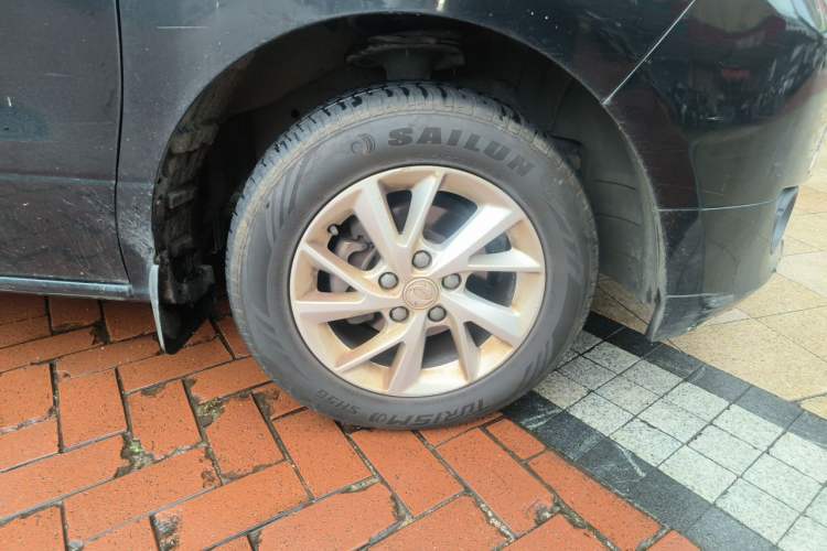 Used FORTHING Lingzhi PLUS 2021 2.0L Manual Luxury 9-Seater Right Front Wheel Hub
