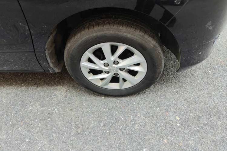 Used FORTHING Lingzhi PLUS 2021 2.0L Manual Luxury 7-Seater Right Front Wheel Hub